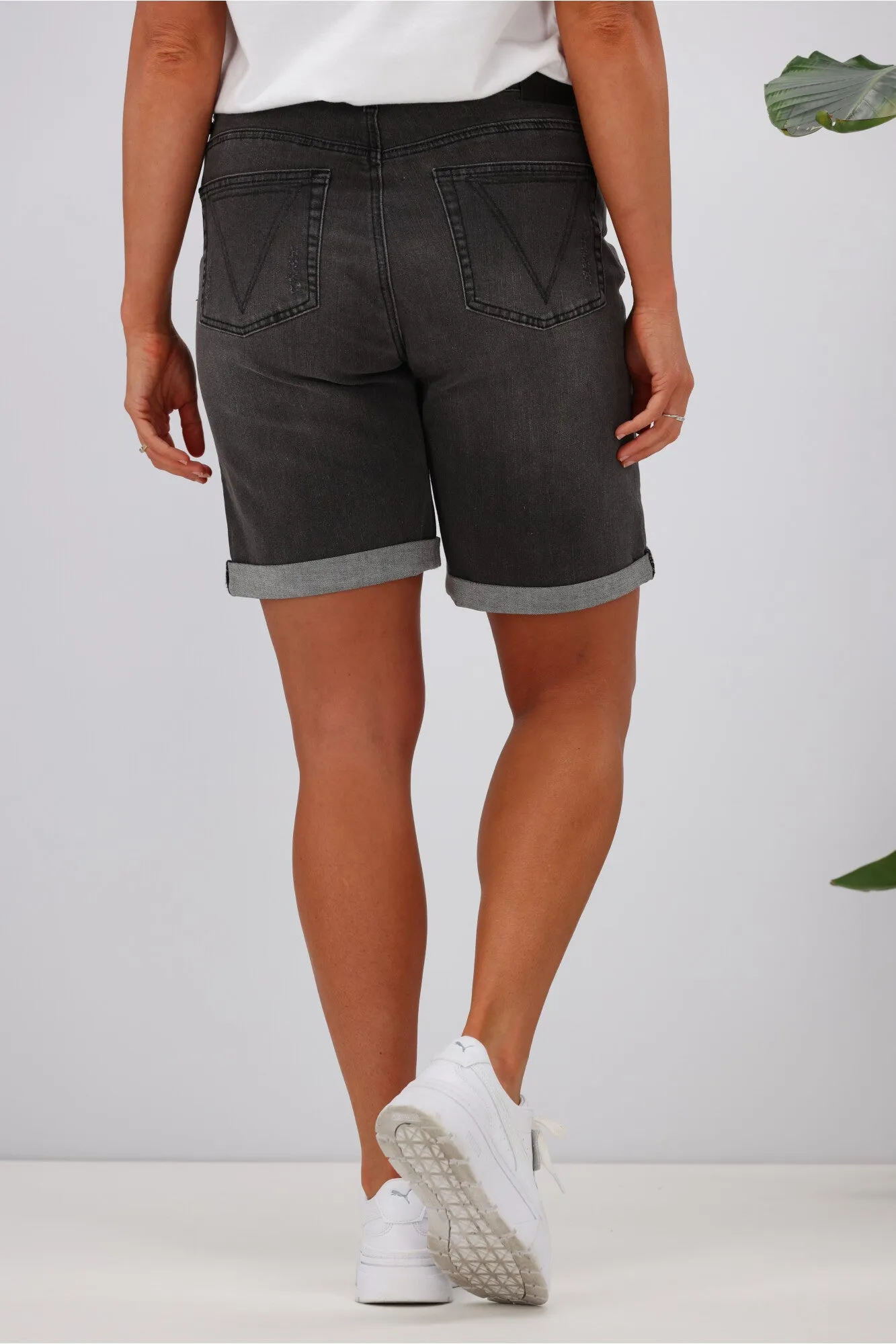 Shine On Label Boyfriend Shorts Washed Charcoal