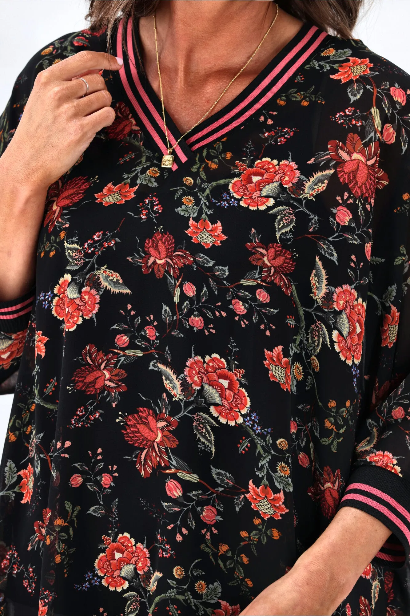 Shine On Label Tylee Top Top Black Floral